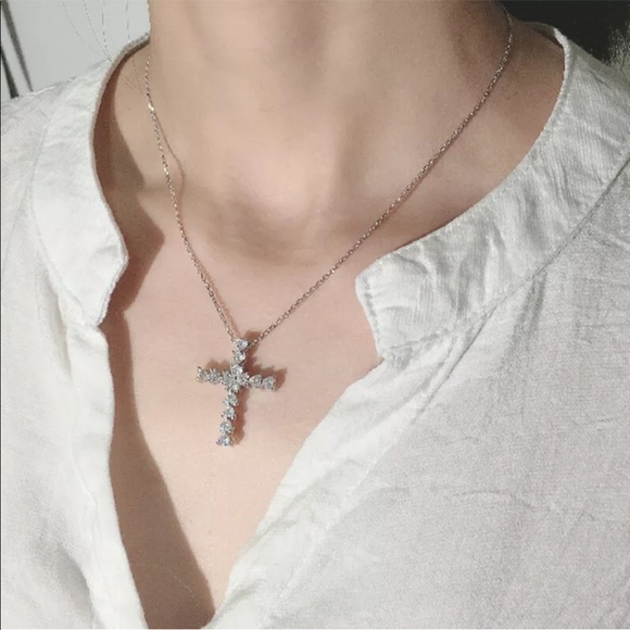 New 925 Silver Beautiful Cross Diamond Necklace - Picture 2 of 4